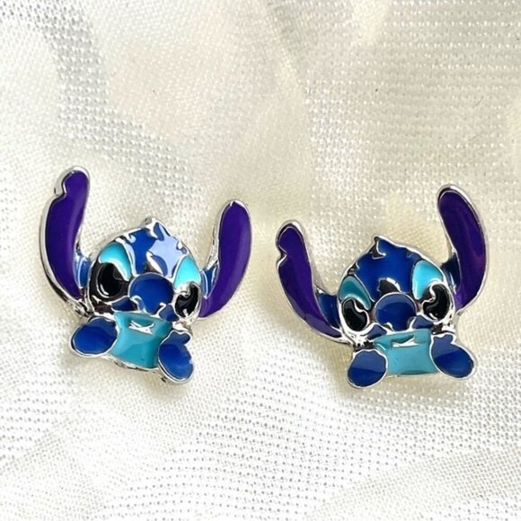 🌺 NWOT Stitch Earrings – Cute & Playful Disney Style 💙✨ - Picture 1 of 8
